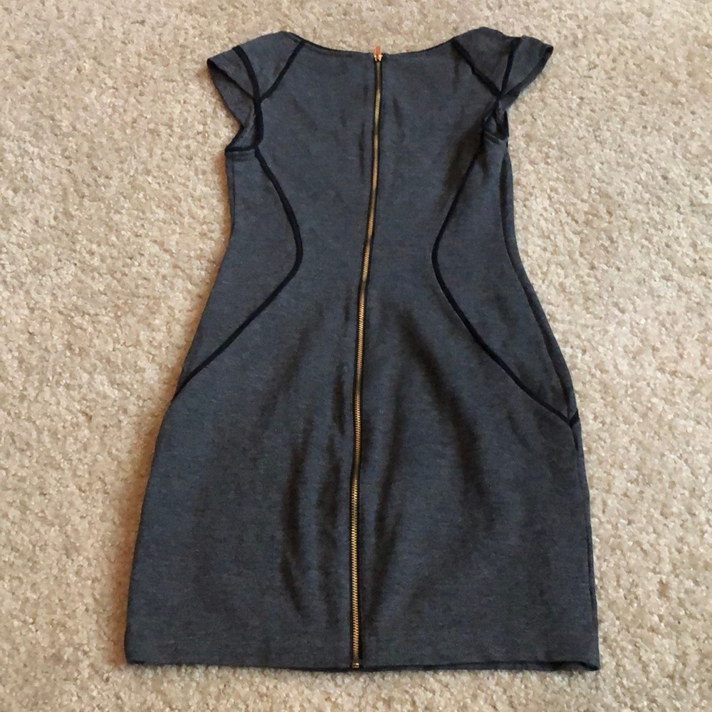Express dress - Picture 2 of 5